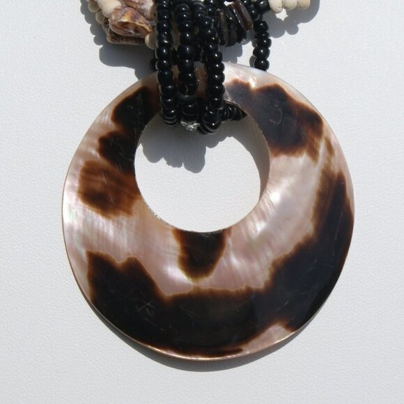 Handmade Round Pearl Oyster Tiger Shell Necklace - Picture 2 of 3